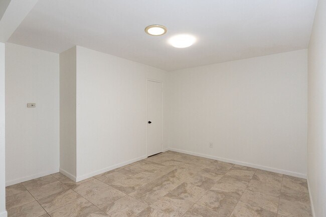 Building Photo - 3 Bedroom + 2 Bathroom Duplex | Silverstrand | Oxnard | Unfurnished