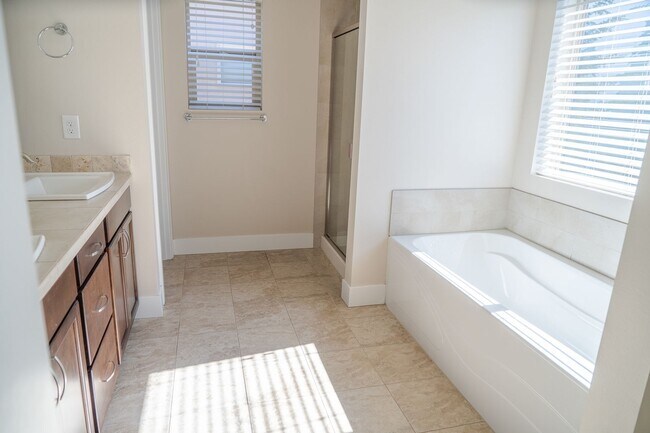 Building Photo - 3 Bedroom Home in Millcreek