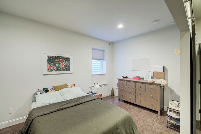 Building Photo - 5bd/3.5ba Seattle Home