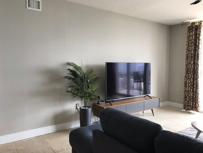 Building Photo - 2080 S Ocean Dr