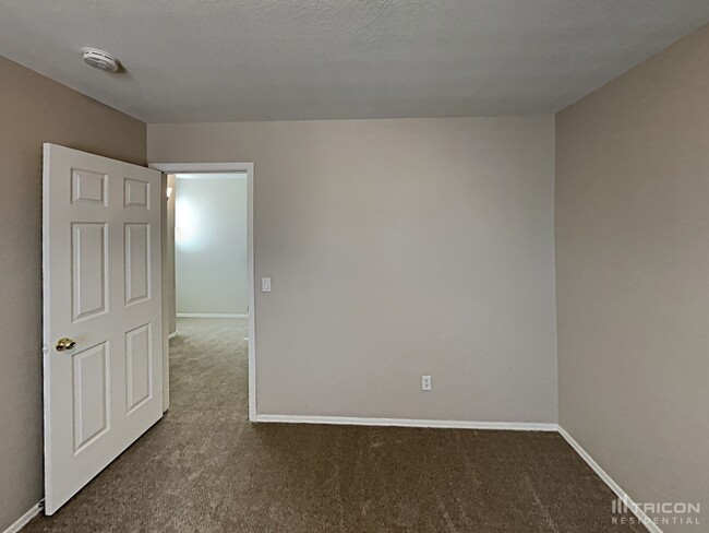 Building Photo - 30603 N Desert Star Dr