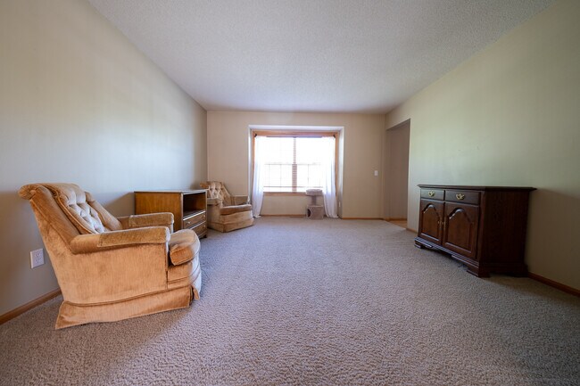 Building Photo - 17473 Hayes Ave