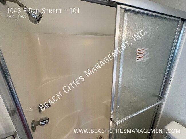 Building Photo - 1043 E 5th St