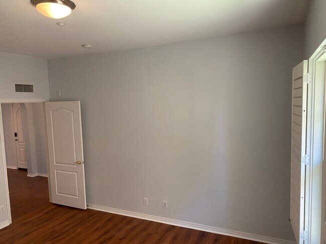 Building Photo - 101 Hallmark