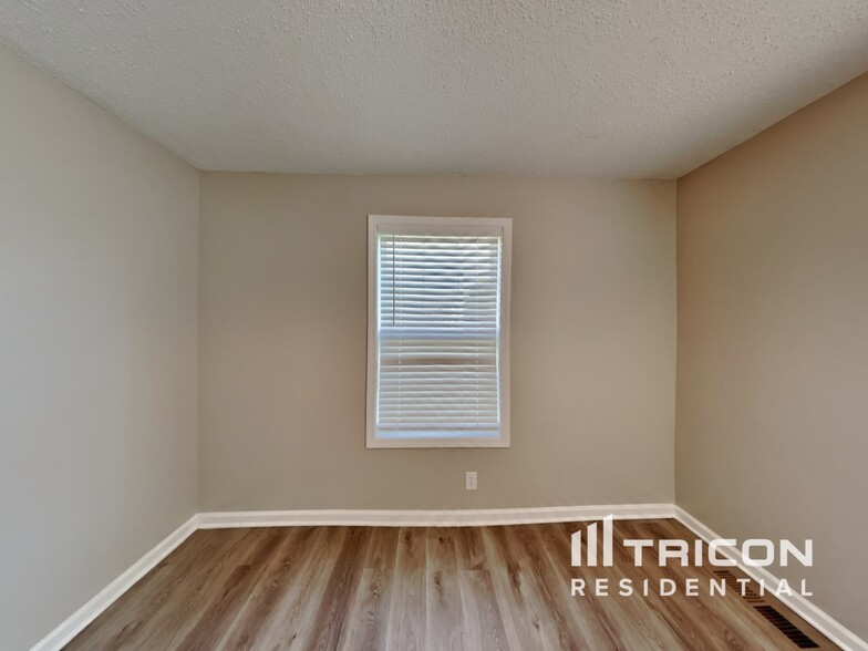 Building Photo - 2432 Egret Dr