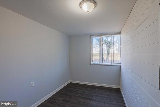 Building Photo - 6705 Maurleen Rd