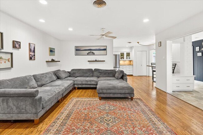 Building Photo - 722 Brock Dr