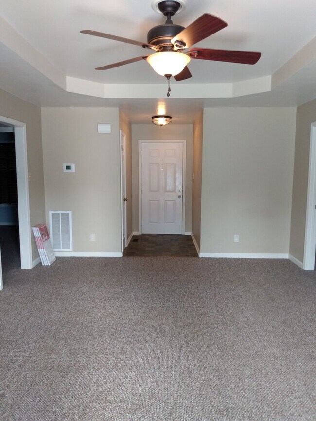 Building Photo - 2640 Holt Ln
