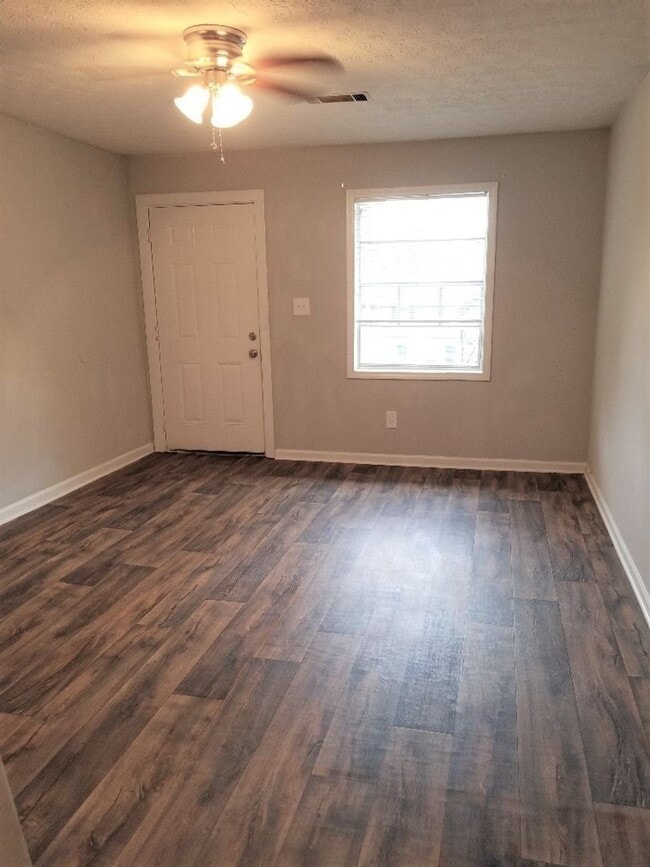 Building Photo - 5889 Lone Oak Dr SW