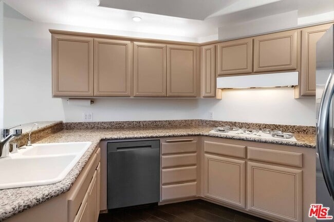 Building Photo - 1875 S Beverly Glen Blvd