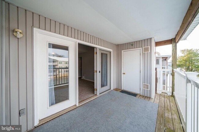 Building Photo - 806 Waters Edge Dr