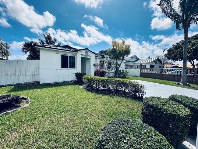 Building Photo - 18501 SW 115th Ave