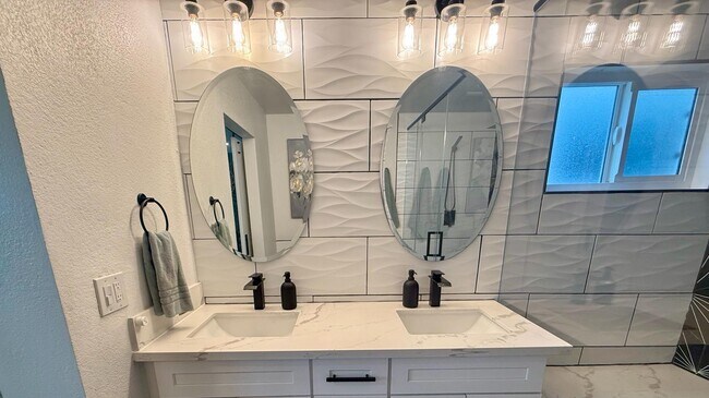 Building Photo - 1504 Dorothy Dr