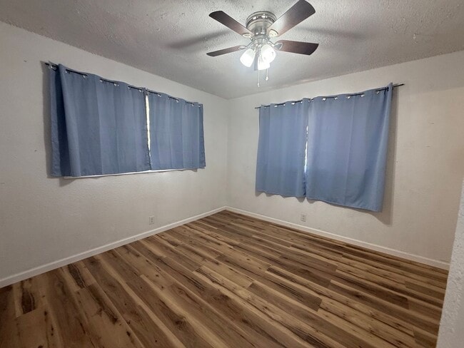Building Photo - 809 Spruce Ave