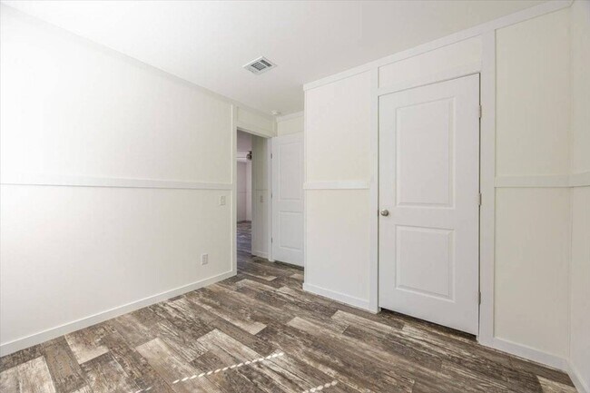 Building Photo - 326 Smith Rd