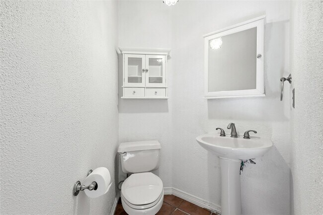 Building Photo - 5518 Australia Ct