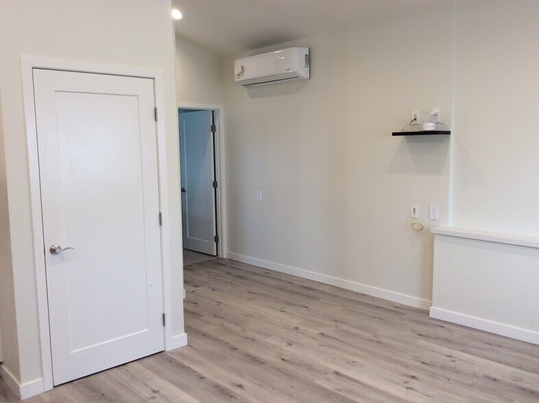 Building Photo - 6140 W 74th St