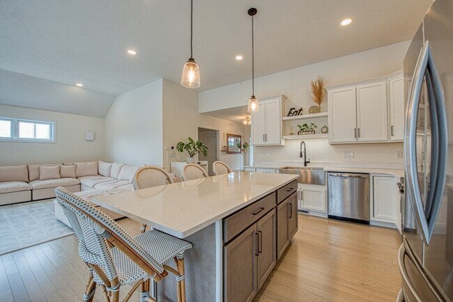 Building Photo - 35 Metacomet Rd