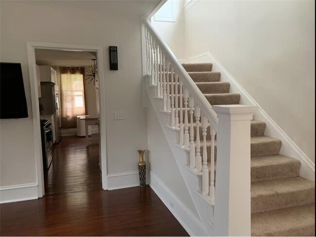 Building Photo - 2818 Dupont Ave N