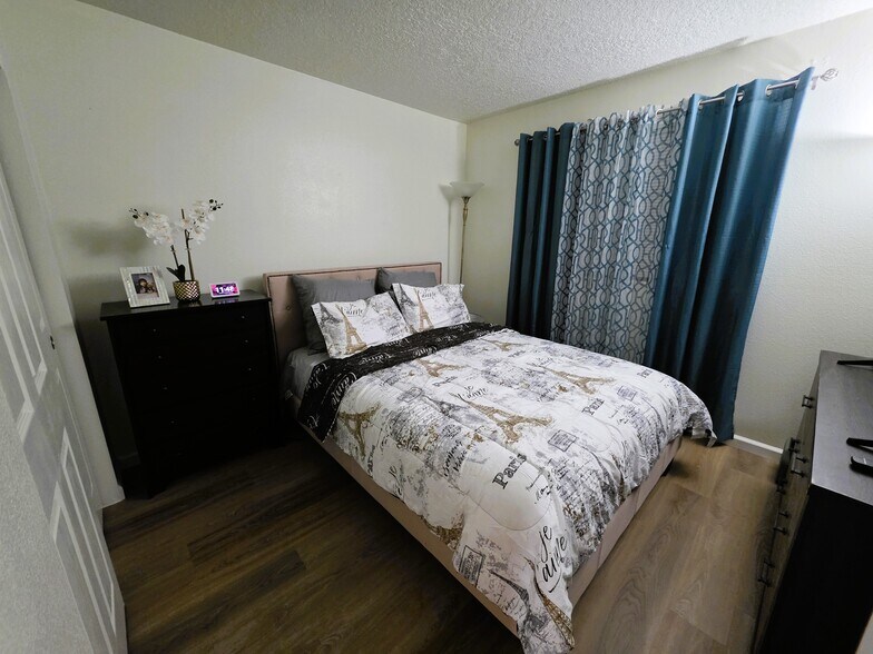 Guest Bedroom - 12504 SE Stark St