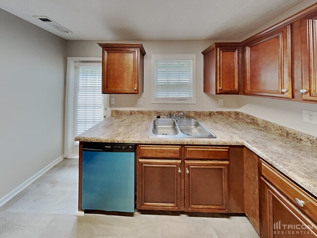 Building Photo - 1032 Wedgewood Ct NE