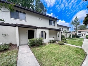 Building Photo - 2BR/1.5 Townhouse in Conveniently Located ...