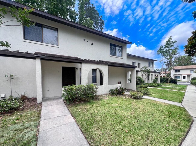 Primary Photo - 2BR/1.5 Townhouse in Conveniently Located ...