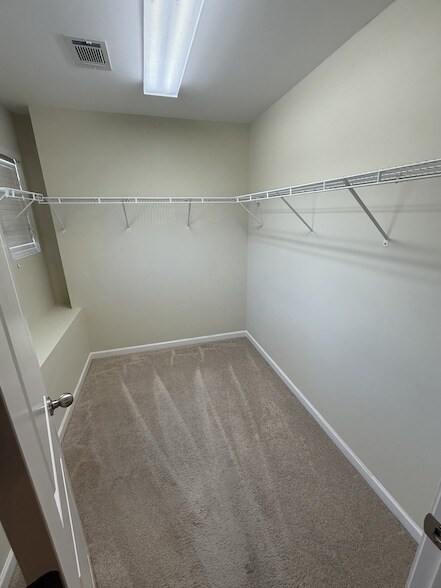 Building Photo - 1629 Robindale Dr