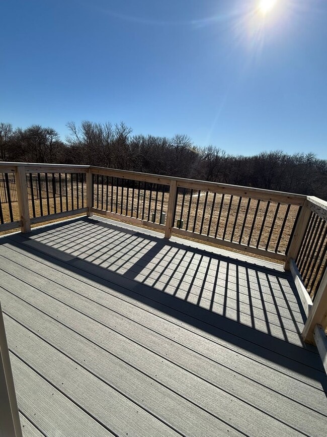 Building Photo - Walkout ranch townhome with 2 stall garage. Spacious 2 bedrooms with walk in closets, 2.5 bathroo...