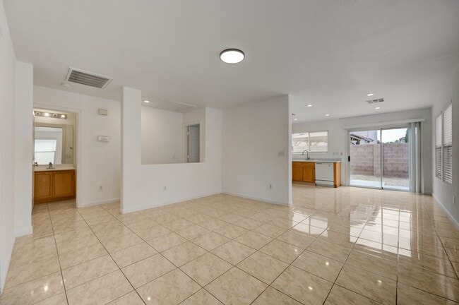 Building Photo - 11051 Alora St