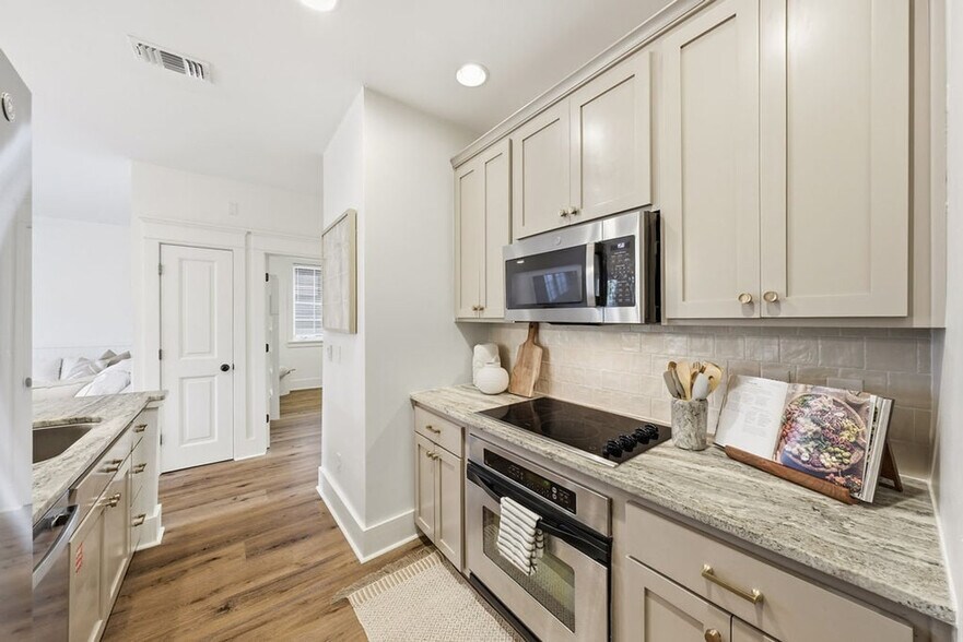 Building Photo - 122 Georgetown Ave