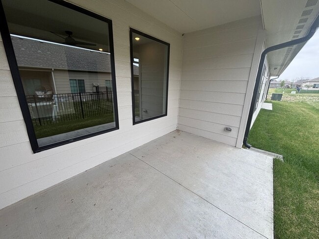 Building Photo - 123/125/127/129 Sheridan