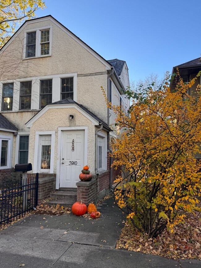 Building Photo - 3910-3912 Thomas Ave South