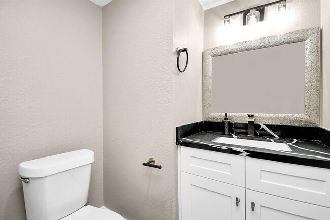 Building Photo - 3227 Westwick Dr