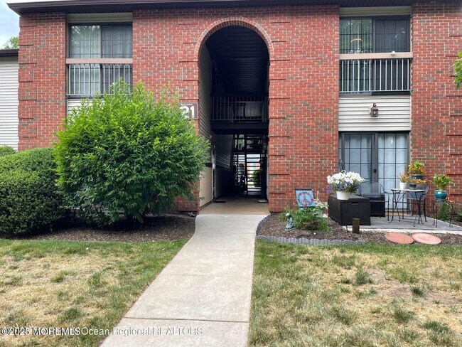 Primary Photo - 21 Augusta Ct