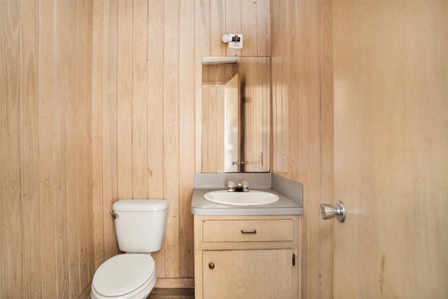 Building Photo - 601 S Cochran St