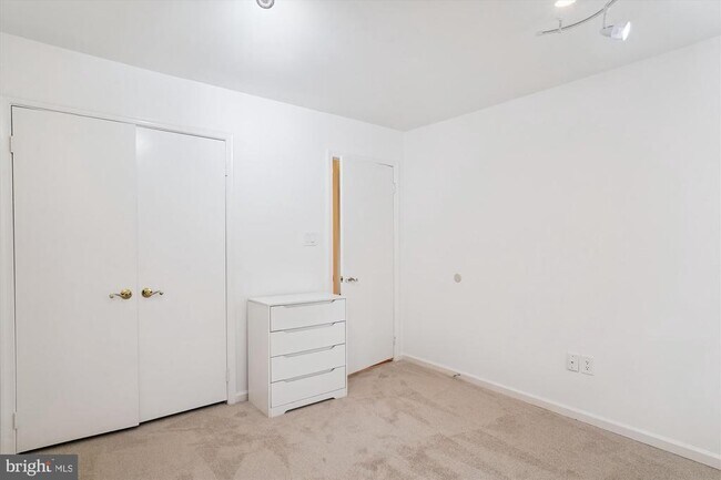 Building Photo - 10940 Brewer House Rd