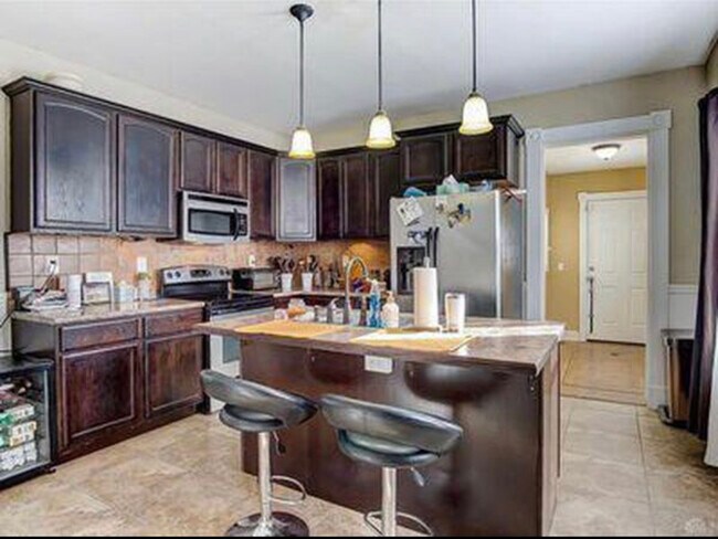 Building Photo - 10 /12 Garret St