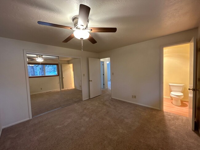 Building Photo - 3 Bedroom / 2 Bathroom in Bend's Orchard D...