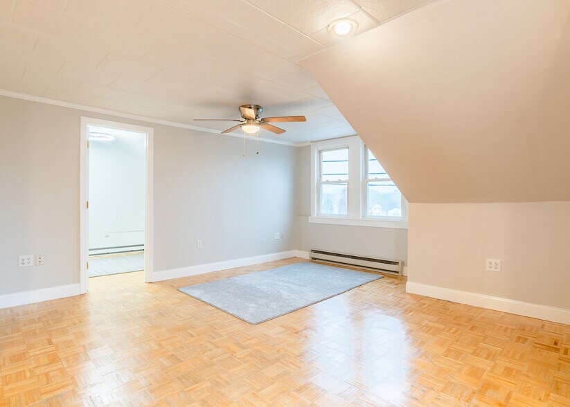 Building Photo - 107 May St