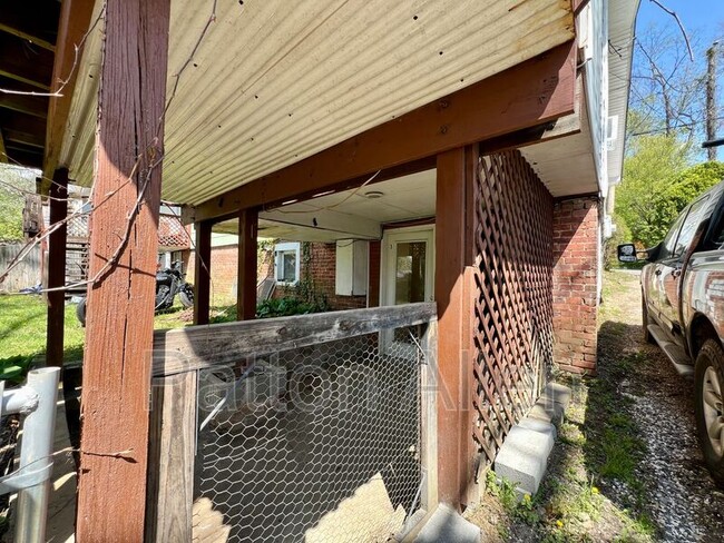 Building Photo - 29 Parkman Ave