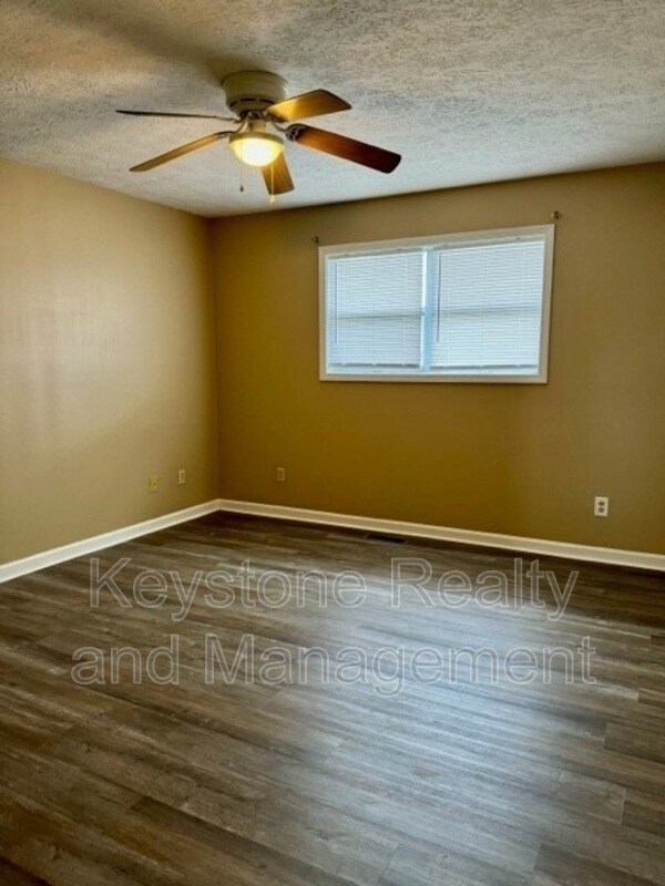 Building Photo - 306 Thompsonville Lane
