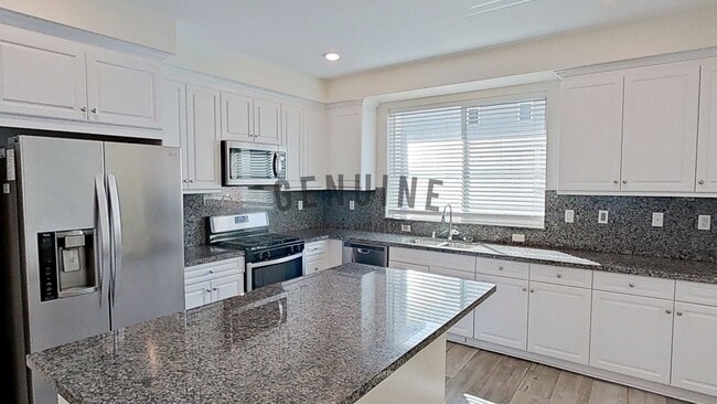Primary Photo - Beautiful Tri-Level 3Bd 2.5Ba Townhome in ...
