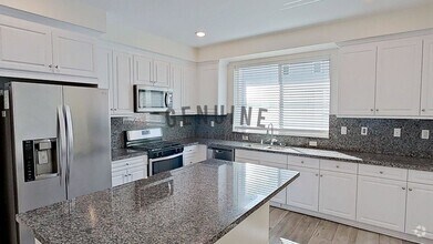 Building Photo - Beautiful Tri-Level 3Bd 2.5Ba Townhome in ...
