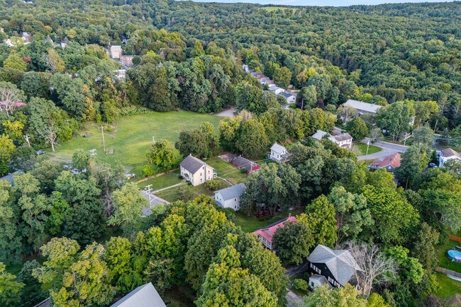 Building Photo - 52 Church St