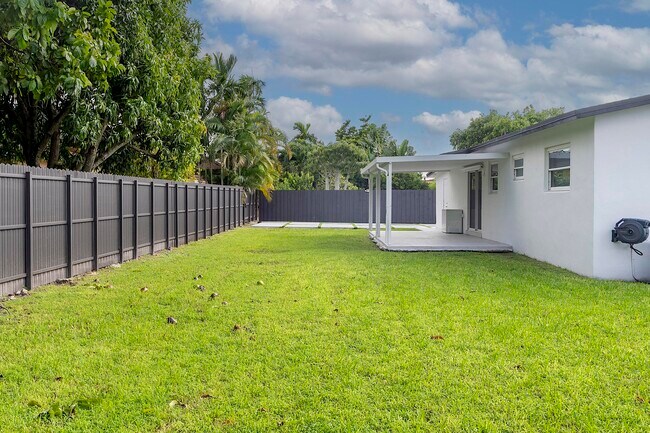Building Photo - 2835 SW 103rd Ct