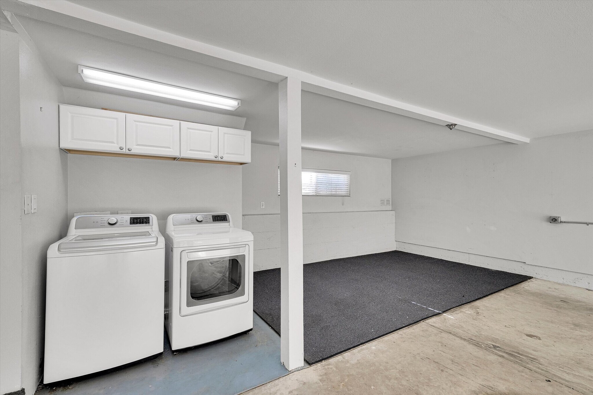 Washer & dryer in the garage - 759 Border Ave
