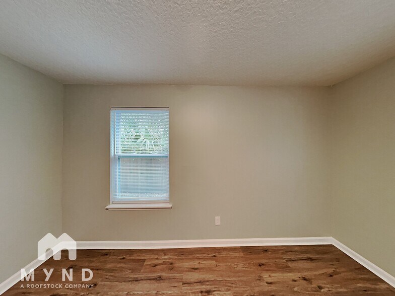 Building Photo - 3055 Dignan St