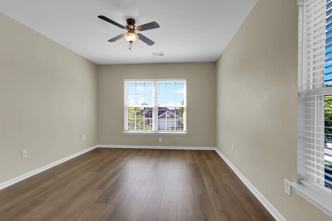 Building Photo - Charming 3BR Home with Private Fenced Backyard in Hunter’s Bend – Move-In Ready!