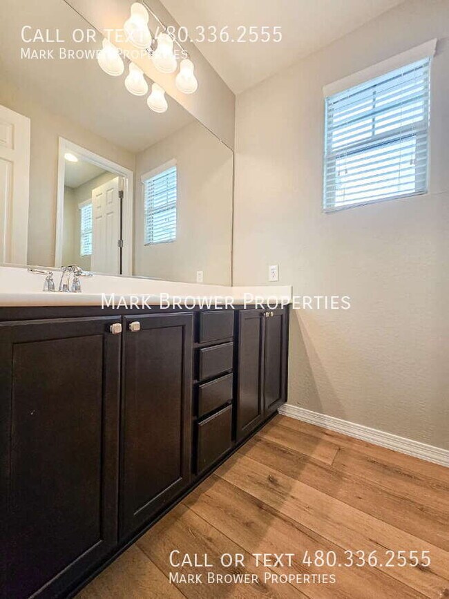 Building Photo - 3345 E Indigo St